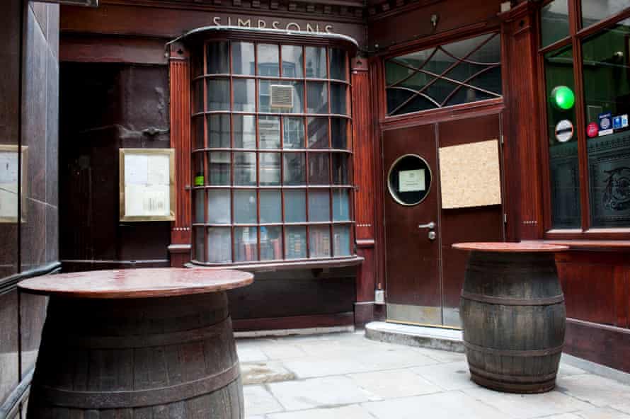 Simpsons Tavern, Londons oldest chophouse, built in 1757, could be a scene from a Dickensian drama.