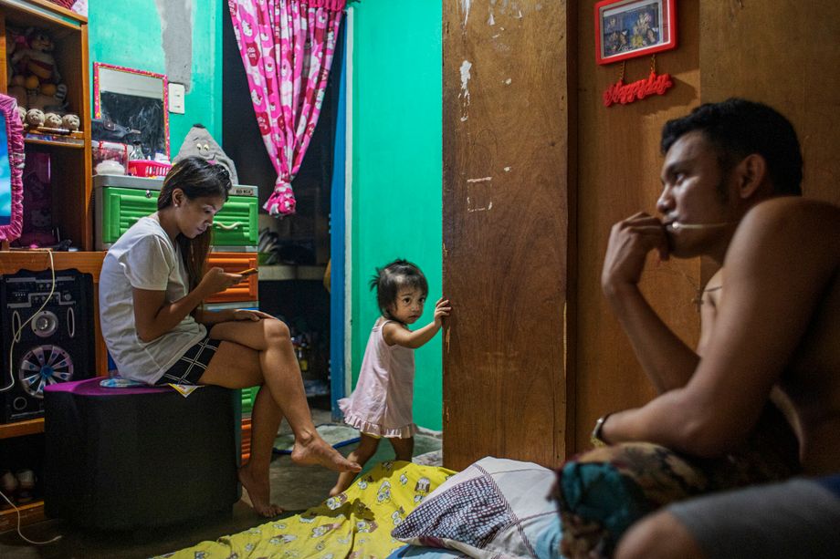 Jhen's family in the Philippines: Several families live from the money that Donna and Jhen regularly wire back home.