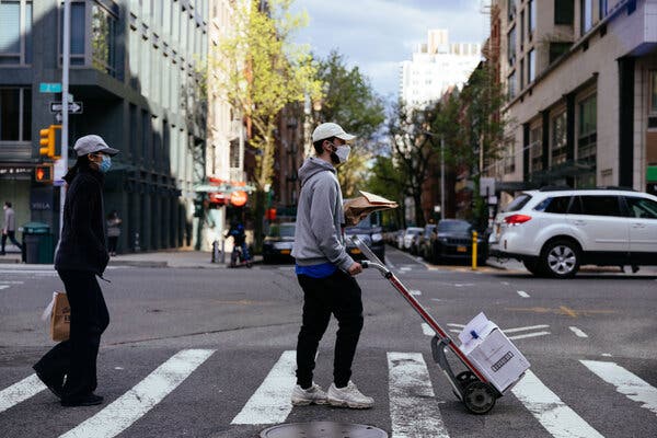 A Drizly delivery in Manhattan.&nbsp;Uber will incorporate alcohol delivery into its Uber Eats service.