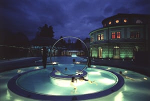 Heated outdoor bathing on the edge of Germany’s Black Forest