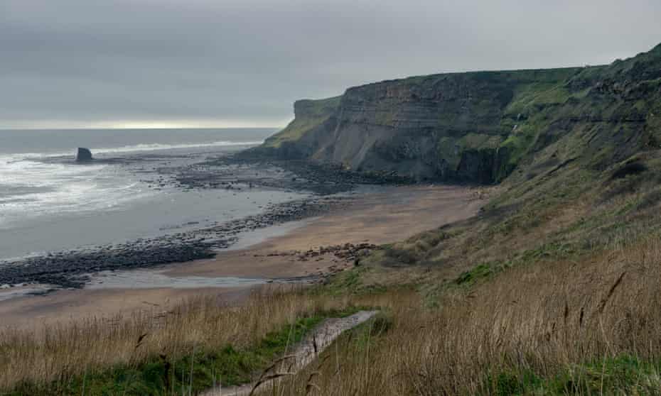 Saltwick bay, from the cliffs on a cloudy day