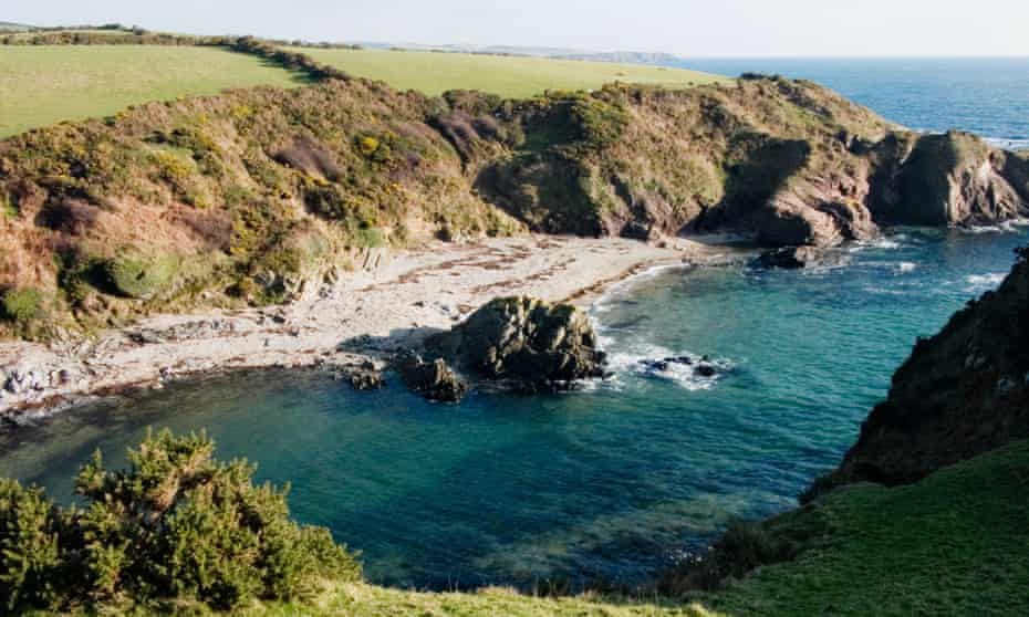 Santon gorge, with cliffs and clear water