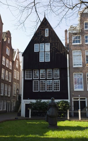 Het Houten Huis, the oldest wooden house in Amsterdam.