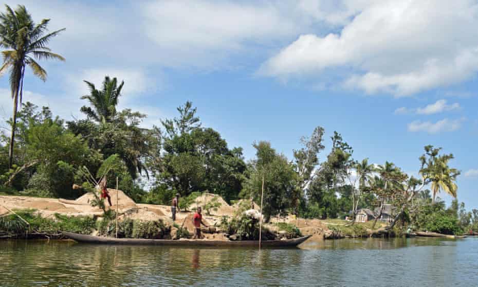 Workers mining for sand on the Pangalanes canal, Madagascar