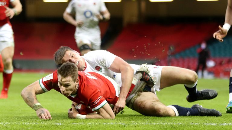 Liam Williams scores Wales' second try, which was awarded despite replays showing after a pretty clear Louis Rees-Zammit knock on 