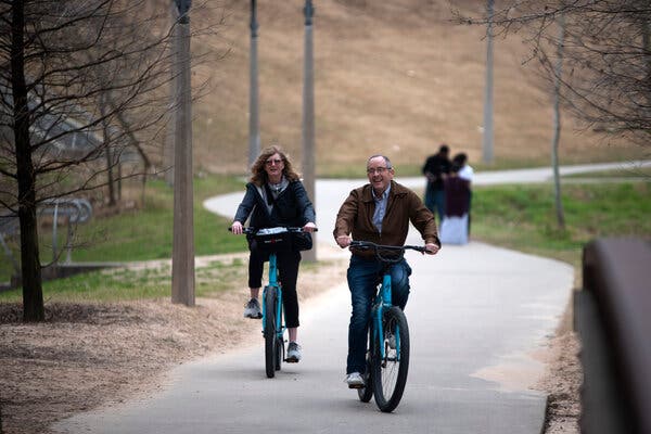 Buffalo Bayou Park in Houston last week. Some experts have raised concerns about intensifying the spread of the virus while the vaccination process is underway.