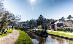 Heading to Trevor Basin on the Llangollen Canal.