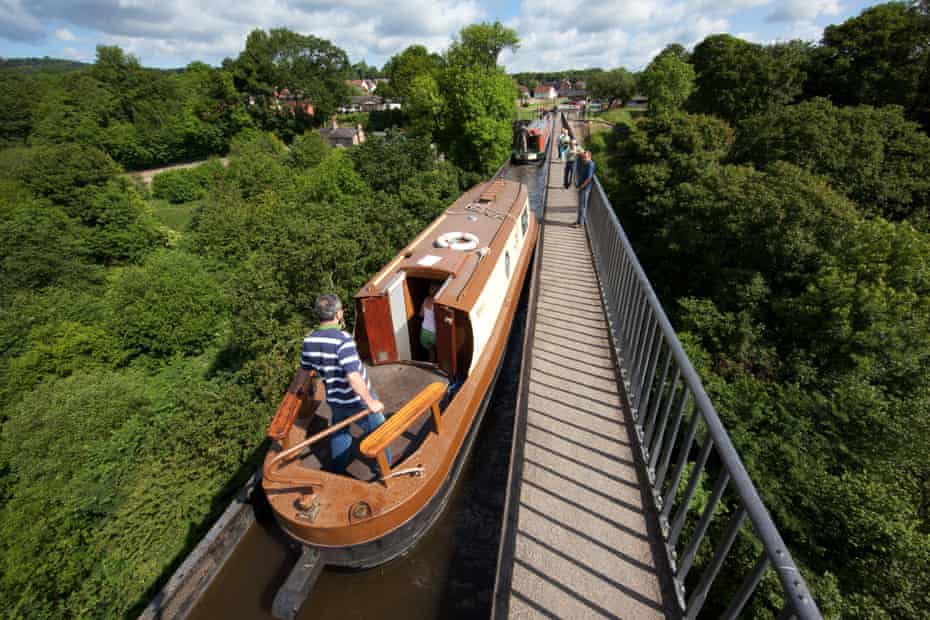 Pontcysyllte (which means ‘the bridge that connects’) aqueduct joins the villages of Trevor and Froncysyllte.