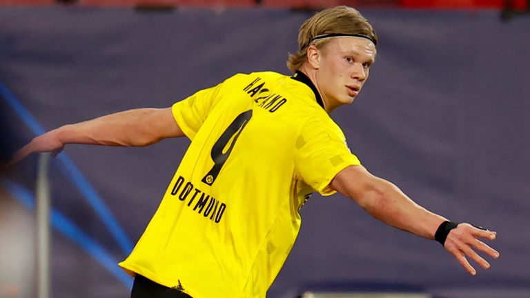 17 February 2021, Spain, Sevilla: Football: Champions League, knockout round, round of 16, first leg Sevilla FC - Borussia Dortmund at Estadio Ramon Sanchez Pizjuan. Erling Haaland of Dortmund celebrates after scoring the goal to make it 1:3. Photo by: Daniel Gonzalez Acuna/picture-alliance/dpa/AP Images)