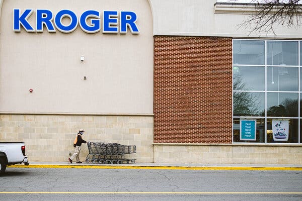 Kroger requires employees and customers to wear masks.