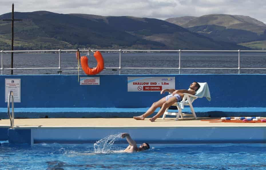 Ryan Robertson relaxes by Gourock Outdoor Pool in Scotland as the hot weather continues.