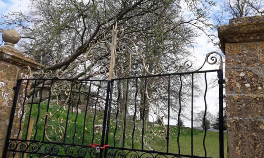 The padlocked gates to the former Fifehead House.