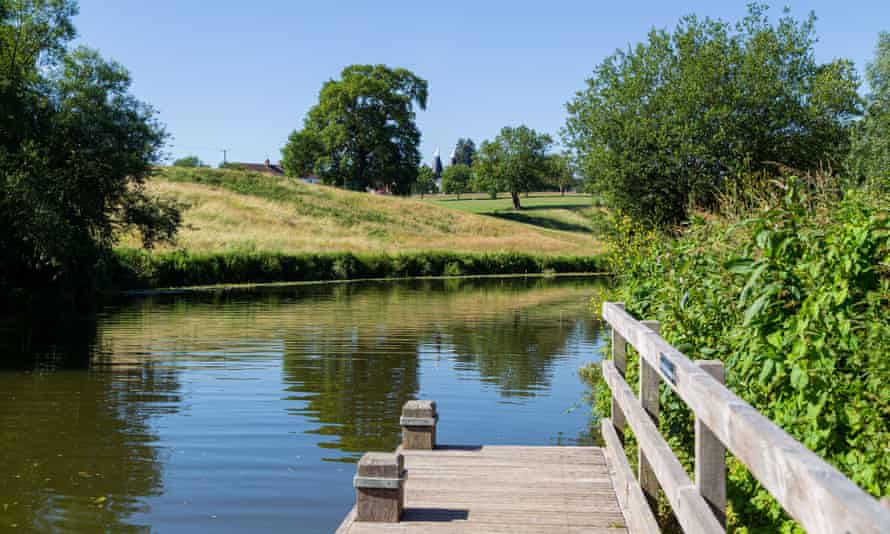 The River Medway at Teston Bridge country park.