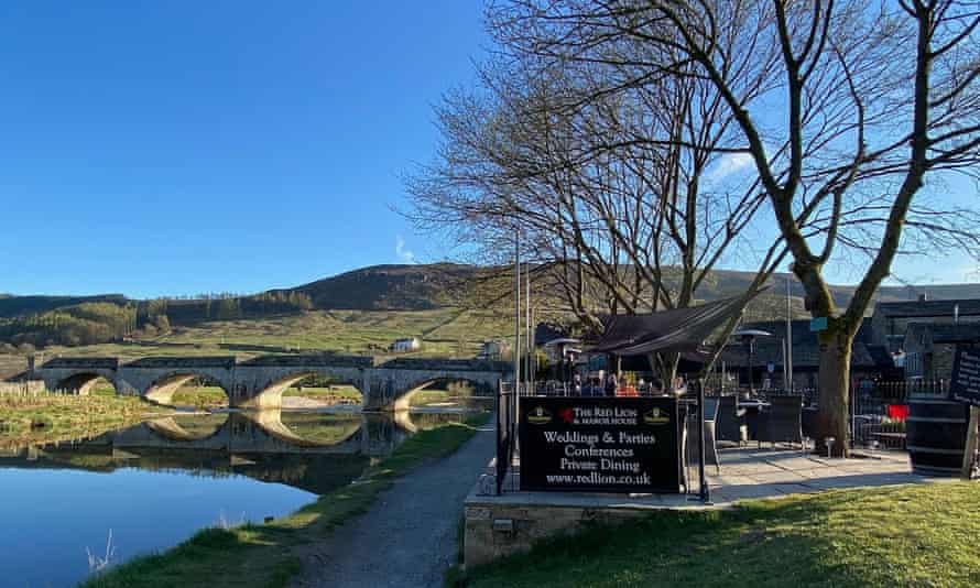 Red Lion Burnsall with river and bridge