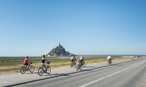 Mt-St-Michel-87019 © Emmanuel Berthier, ; cycling in Normandy, Mont St Michel in the background