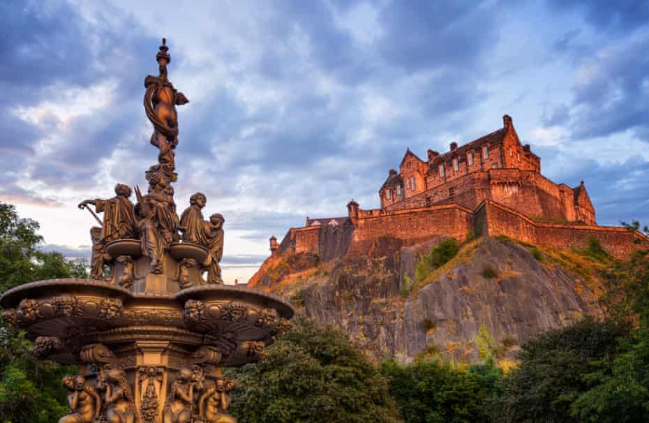 Edinburgh Castle and the Ross Fountain