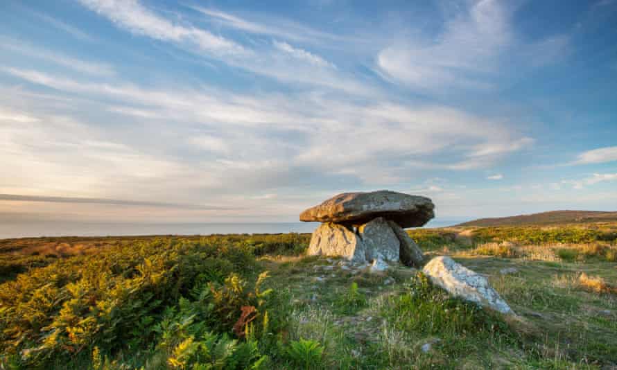 Chun Quoit, neolithic burial mound on the Tinner’s Way