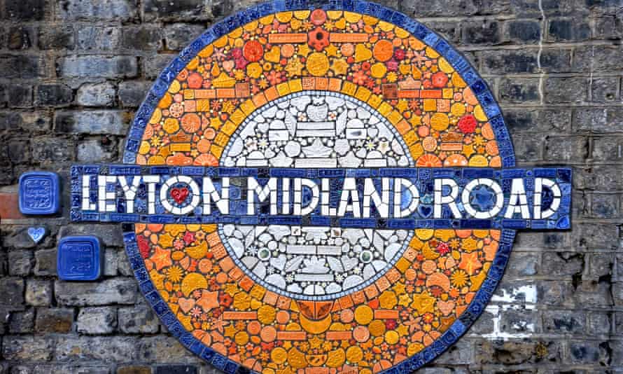 A station mosaic roundel by Maud Milton.