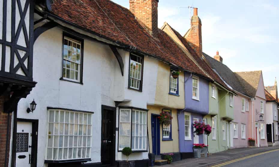 Colourful period cottages, Castle Street, Saffron Walden, Essex, England, United Kingdom. Image shot 2009. Exact date unknown.BDF5J6 Colourful period cottages, Castle Street, Saffron Walden, Essex, England, United Kingdom. Image shot 2009. Exact date unknown.