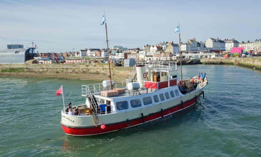 The (pre-refurb) Yorkshire Belle enters Bridlington harbour.