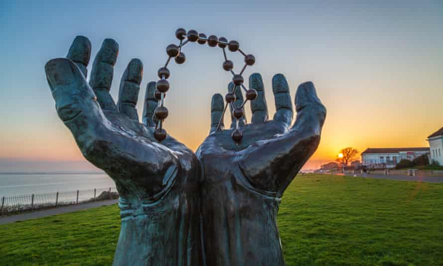 Hands and Molecule sculpture by David Barnes on Ramsgate’s Royal Esplanade.