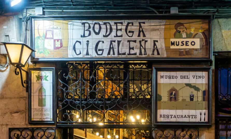 Bodega Cigalena sign outside