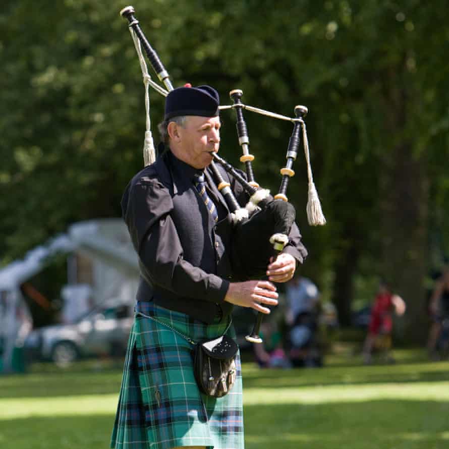 A lone piper plays the bagpipes