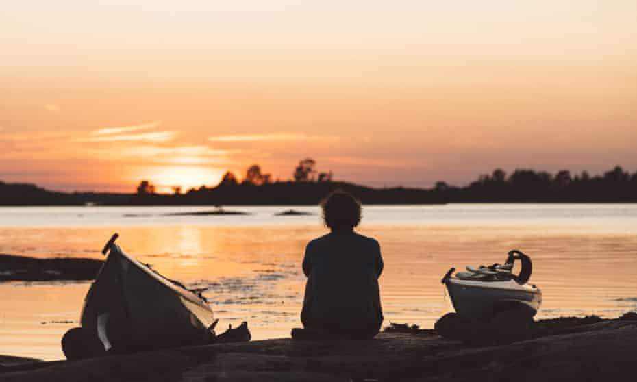 kayaks and woman sunset Kayaking and foraging trip in Sweden with Do the North