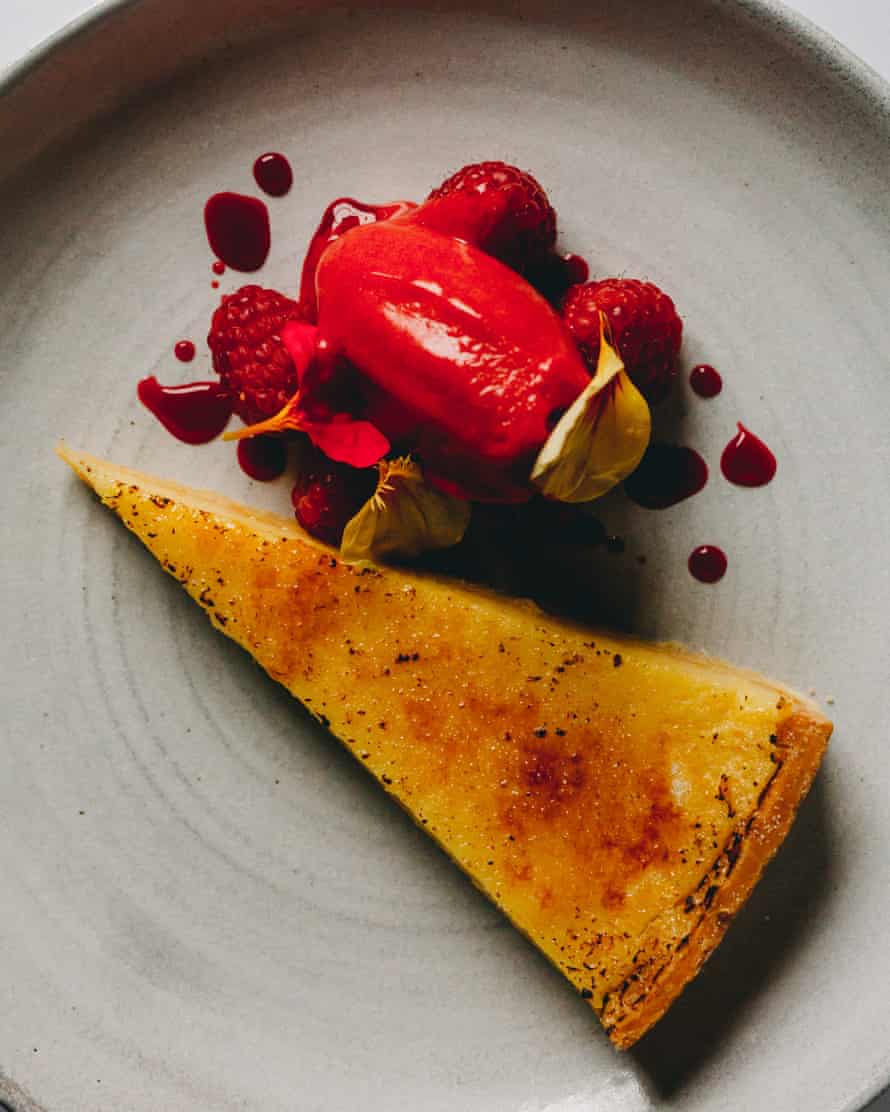 Lemon tart with raspberry