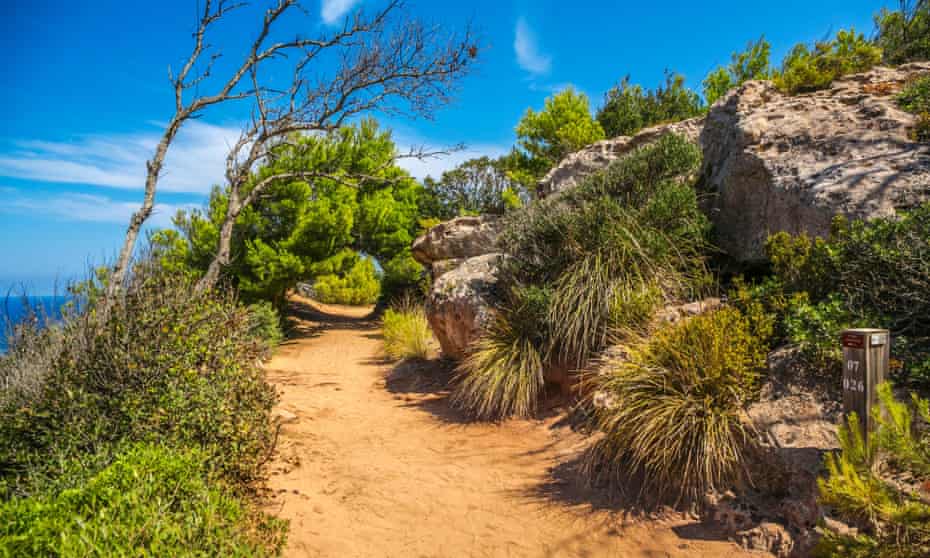 Camí de Cavalls coast path.