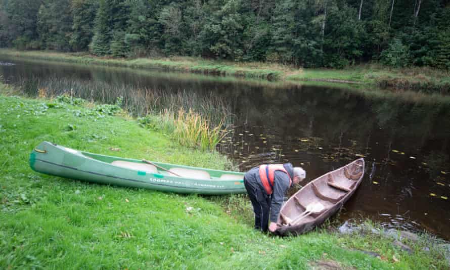 Aivar with canoes by the Navasti River.