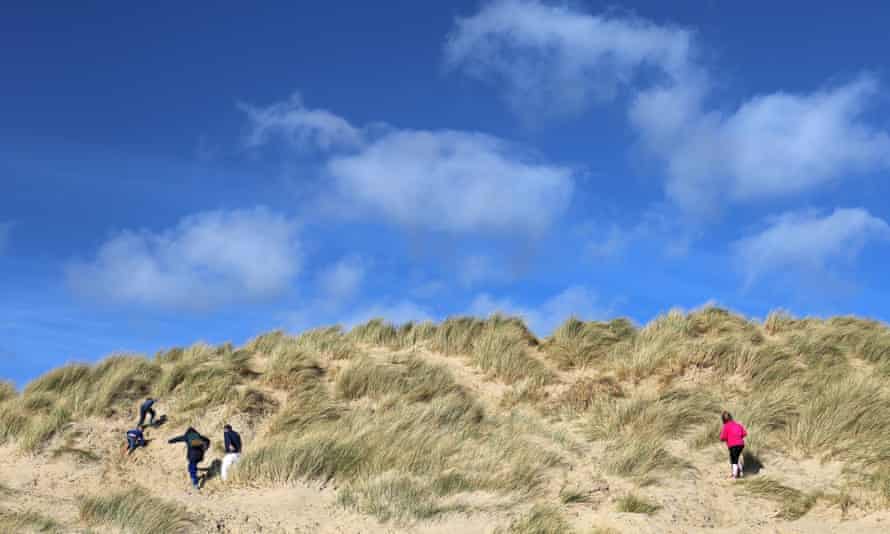 Climbing the sand dunes, Camber Sands