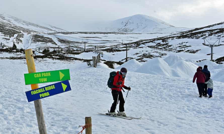 Aviemore Ski Slopes Open EarlyAVIEMORE, SCOTLAND - DECEMBER 12: Cairngorm Mountain ski slopes have opened early, allowing snowsports enthusiasts to get in some pre-Christmas sport, on December 12, 2021 in Aviemore, Scotland. (Photo by Ken Jack/Getty Images)