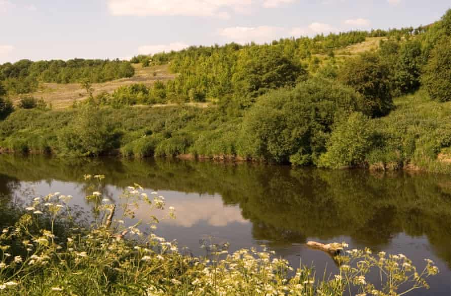 The long-distance footpath along the Severn Way